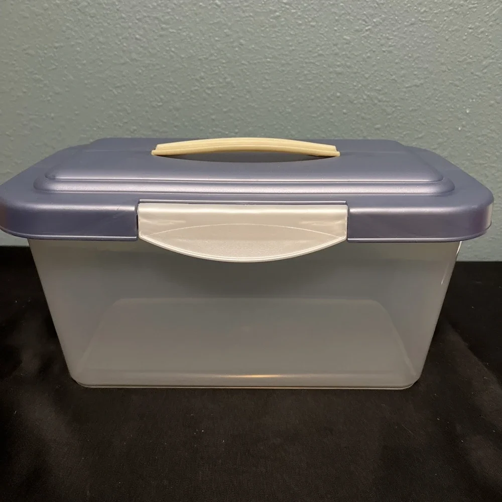 Vtg- Rubbermaid Clear /‎ Blue  Storage Container Carry Handle Locking Lid - USA